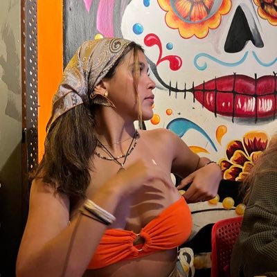 sara_valeriii's profile picture. saldrás llorando de aqui