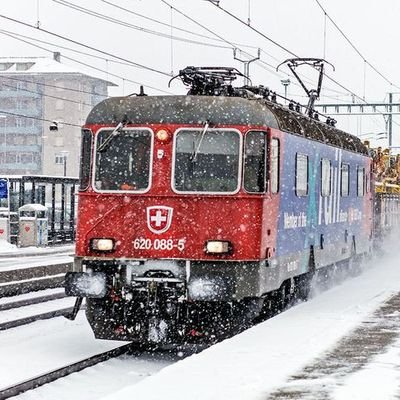 Railway and bus  🚂🚃🚃/🚍

             Eisenbahnen und busse 🚂🚃🚃/🚍