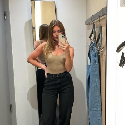 LrynaV's profile picture. Hobbies Yoga, golf, travel, reading, fitness, meditation 🚫Cryptocurrency