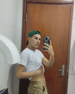 Si estás buscando a la persona que cambie tu vida, te recomiendo mirar al espejo