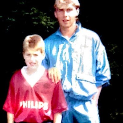 Fanatiek PSV supporter, seizoenkaart Vak AA samen met zoon Stan.