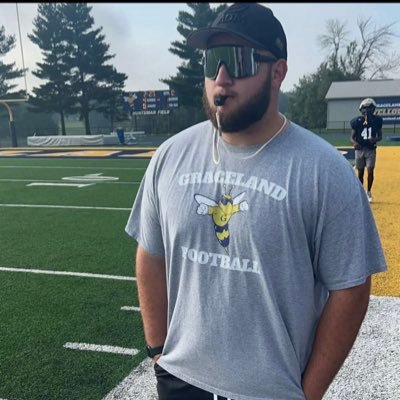Assistant-OL Coach/Recruiting Analyst @GracelandFB CHS ‘22 🎓/ Graceland ‘25 Cell.641-202-6204