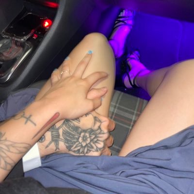 hhalele's profile picture. Disfruto los momentos felices en honor a los tiempos difíciles