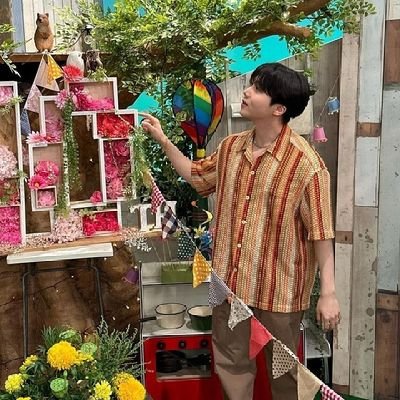 summer-loving, 90s TV-obsessed BisDak gal into jpop & kpop bops, indie American pop & Euro house. Fandoms: Avex JP, Highlight, Infinite, BtoB, Pentagon, BTR etc