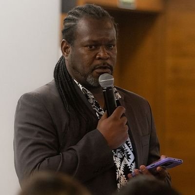 Mestrando da USP, pósgraduando ItaúCultural, FDC, Graduação UNA; Desenvolvo dezenas de ações relacionadas às culturas urbanas, empreendedorismo design social.