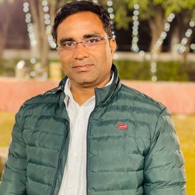 जिन्हें फजूल समझकर बुझाया है तुमने वही चिराग़ जलेंगे तो रौशनी होगी