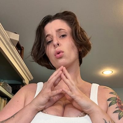 current role: lvl 28 egirl ✨ past: game developer 👾 Personal account of @QTsnack (18+) not on kik, tinder, etc. - if it's not in my linktree it's not me!