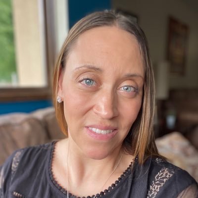 45y/o white-passing, biracial 🚺 who believes in ✝️ and ❤️s her 🇺🇸. (Follow my Fitstagram journey to finish losing 80lbs! Click link below.)