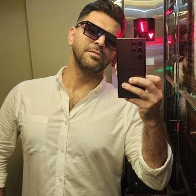 عاشق حیوونا🐦همون که وقتی دنیا اومد،بجای گریه جیک جیک کرد!
جستجوگر شگفتیای زندگی🫂
یابنده زیباییهای آفرینش🏝️
عر-اص🚫 تبلیغات اینستا: Realstories_hirkan_a.d.s