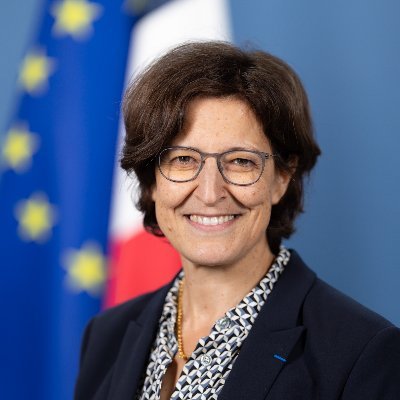 Ambassadrice RP 🇫🇷 auprès de l'OSCE ex@FranceTn, @FranceJerusalem, @RPFranceUE, @eu_eeas. Coleurope 🇪🇺 et MEGA 🇫🇷🇩🇪. (📸 Judith Litvine)