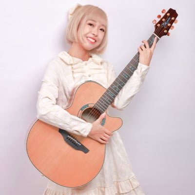 上海音楽学院ミュージカル科🎤大学院生👩‍🎓 ギター弾きながら曲作ります🫶色んな人と繋がりたい🌍目標は音楽を通して日中友好の架け橋になること。