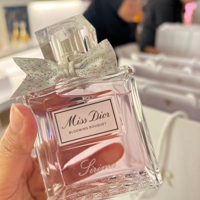 ramraung's profile picture. รับหิ้วสินค้า รองเท้า กระเป๋า นาฬิกา Brandname, cosmetic, Skin care ทักมาถามราคาได้ทุกรุ่นนะคะ รอสินค้า 10-15วัน  แม่ค้าอยู่ KL หิ้วเอง🛍️🛒 Add line: h2olovely