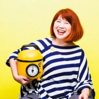 書家・立体書アーティスト。名古屋市在住 2025年1月名古屋で個展、ロサンゼルスでパフォーマンス、4/26.27ボストンにてフェス出演、7月5-31トーヨーキッチンスタイル福岡で個展、9月ニューヨークで公演。2014年南オーストラリア州立美術館に作品11点永久収蔵。現代書道アーティスト。国内外で活動多数