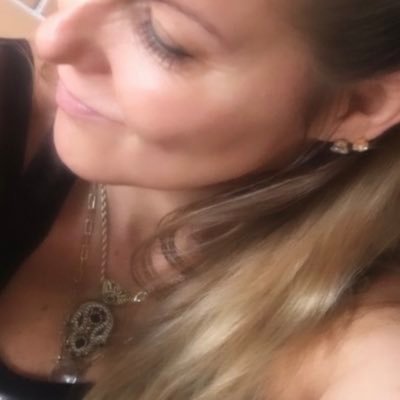 cassiapinhoh's profile picture. A vida é muito curta pra ficar tentando se explicar.