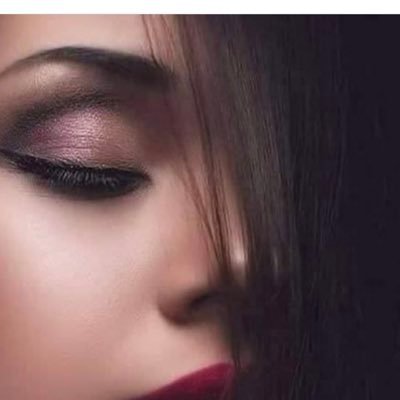 اللهم اجعلني حمامه السلام رفيقه الغمام والورد خفيفه الحضور والعبور 🌹🌹