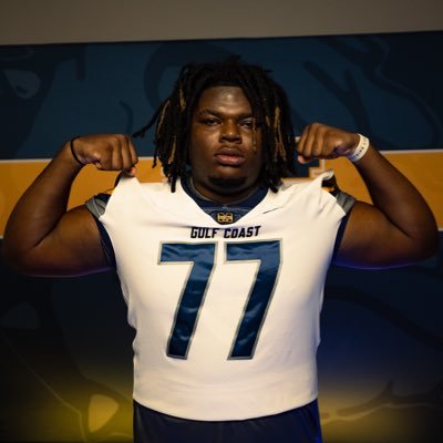 Former 4 ⭐️ , JuCo Product , 3.4 GPA , TrenchDawg 🐶 , 6’7 ht , 330 lbs , 4.9.5 40 , Athlete @ Mississippi Gulf Coast Community College 🐶