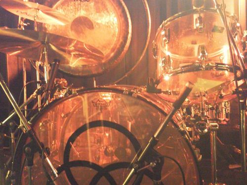 LED ZEPPLIN再現バンドでドラムやってます(^_^)
http://t.co/wCuGAPBD    
六本木でmusicbarもやってます。
http://t.co/UJ1eOyrB