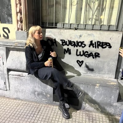 Bailo y estoy enamorada del mar… (La verdad ya no se si bailo o hago performance)