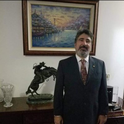 Pai/father of 3 daughters, one of them already living in eternity. Int'l Lawyer.