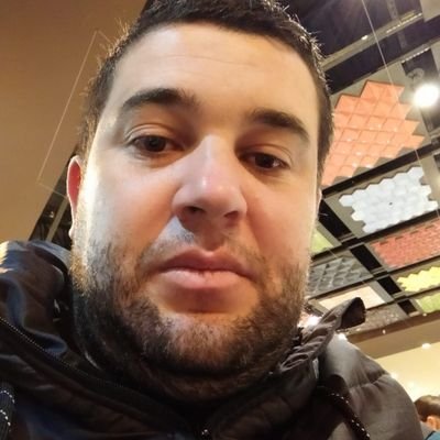Thiago,trabalho com logística amo música e minha família e Deus.