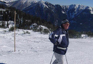 bertjeu's profile picture. Heerlijk met keuzepensioen. Liefhebber van mijn gezin,wintersport ( skiën ), voetballen, sportvissen, sport .Trotse opa van Elin en Bas en Danique en Milan.