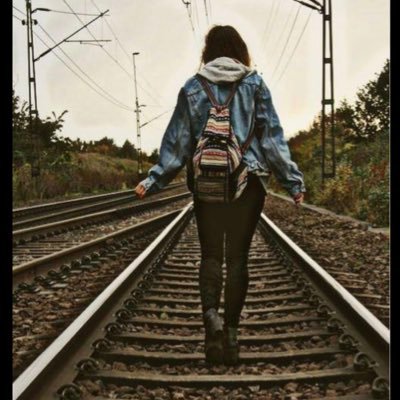 Scarlett_el7's profile picture. زیستن در دنیایی که هیچکس بخشوده نمی‌شود و هر نوع رهایی غیر ممکن است، زیستن در جهنم است…! #درآرزوی_آزادی #پرسپولیسی❤️