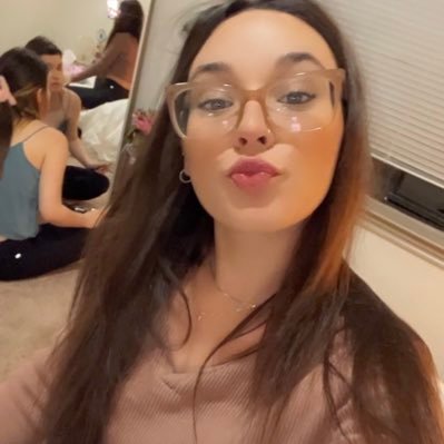 KvyMichellee's profile picture. 