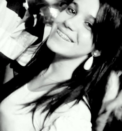 Carol Lima,15 anos,Indiaporã,geminiana,vôlei,Jonas Brothers,sonho,música 
http://t.co/QZe6dwnKqm