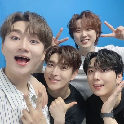 숲별2기🌲⭐ 먼저 말 걸어주면 좋아함.ᐟ 내가 먼저 걸 때도 많음 ☺️ 사랑은 회전문 4인 4럽 ❤️ 구닉넴/우리우림