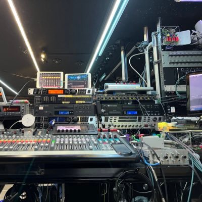 SeekStudio's profile picture. 音響に関するプッと笑えるTシャツを作っております。現場着にお使いください。