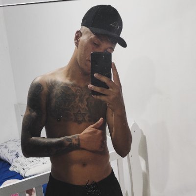 poukas17's profile picture. Um louco de consciência tranquila🍃😉