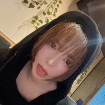 既婚者。生牡蠣、ラーメン、酒、煙草、読書が好き。おいしいものをツイートしてる方、すぐいいね!しちゃう。基本、いつもだるくて眠たい。