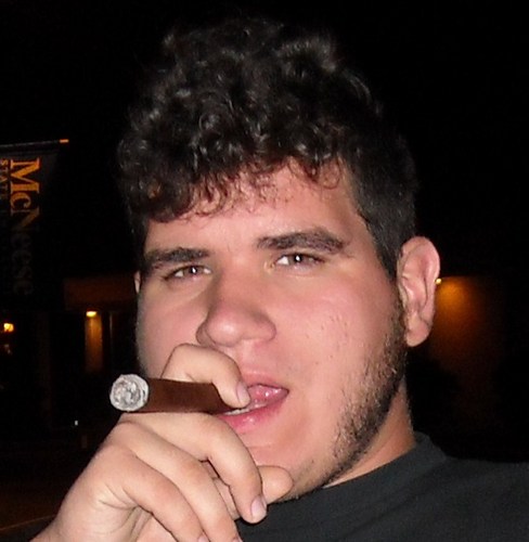 i am a mechanic from Louisiana and i live in Texas. im a fun loving cigar smoking rum drinking kind of guy.