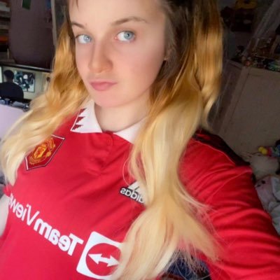 I love inbetweeners. I love football favourite team Man U 🏴 .