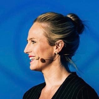 Storytelling & (personal) branding expert; Multilingual host for events/tv/podcast; Author of ‘Vrouw. Met kind.’; Oprichter Walhalla Branding & Coworking