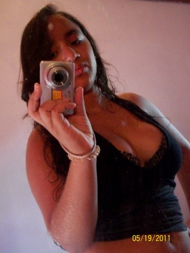 @_rezendinha   feliz  sempre e posso   te fazer feliz  quando quizer!!