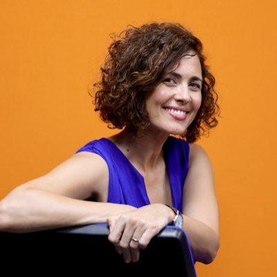 Periodista. Editora y presentadora de ‘Hoy en El País’ y escribo en @el_pais. Charlo en @avivir en @La_Ser. Fui corresponsal en Nueva York, Pekín y París.