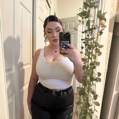 reyna_cantu99's profile picture. ✨ACTRESS • SHE/ HER ✨