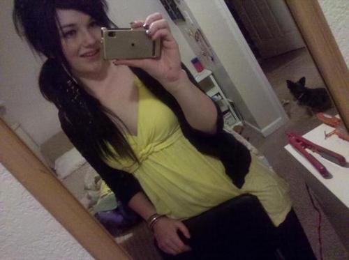 Yet another Christmas alone... anyone single? add me at http://go-url.in/2jt