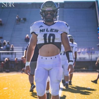 Class of ‘25 ⭐️/Niles HighSchool/RB#10/5’9/193lbs/40Yd:4.55/GPA:3.4/Vert:33in/269-262-9723-2xAll Conference RB-All area RB/LB-All Region RB/All state RB 1 Offer