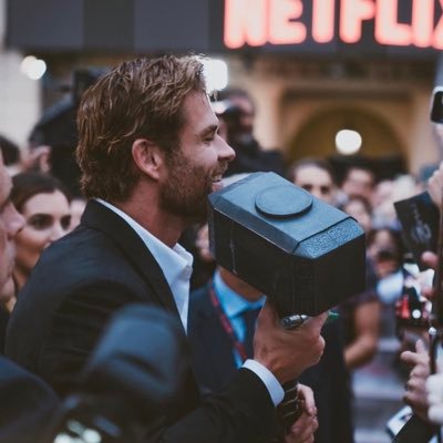 certified chris hemsworth enthusiast | @hemsiecomfort