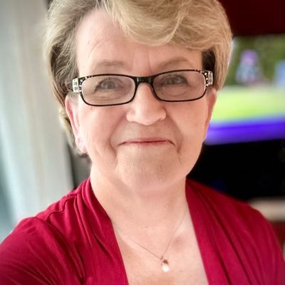 Mom, Grandma, Sister, Friend, Thinker, Air-Head, Photographer, Philosopher, Consistent misplacer of my keys, my glasses and my cell phone! 🇨🇦🇺🇦🏳️🌈