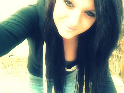 I'm complicated and Naive. Take a step into my world and I'm sure you'll turn around and leave. I cant promise I'll be what you expect♥