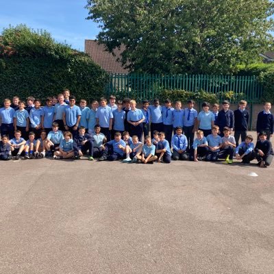 We're the 2 Sixth Classes in @glasheenboys, the best school in the world!!! We love sport, art, creating things reading & having fun! Oh, & homework too 😜