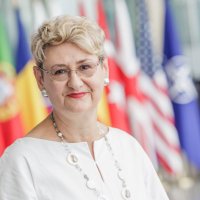 Oana Lungescu(@LungescuOana) 's Twitter Profile Photo