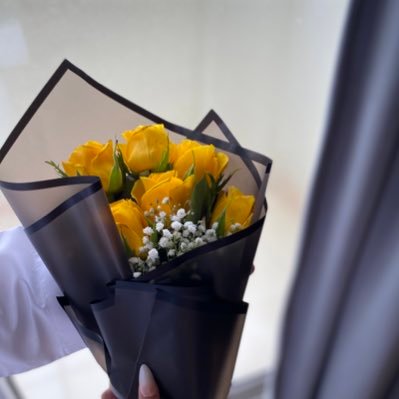na_e37's profile picture. يــ عســى الجنــة مــن نصيــب إثنيــن ربونــي بعــزٍ و دلـال ، والثالــث اللــي حطنــي فــ عينــه وجعلنــي فــ بيــت قلبــه مكرمــة🫀🌸🌸
