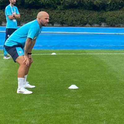 Prep. Físico U17 Valencia CF. Post Grado en Prep. física en fútbol.(RFEF). Post Grado en Metodología del entrenamiento. Graduado en CAFD