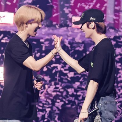 Love minsung and SKZ. Living in Osaka. Student. 🇯🇵 🇰🇷 🇺🇸 OK
日本語少し  Sometimes translates.