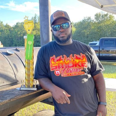 #FullSailAlumni 👨🎓 #RecordingEngineer #MixingEngineer 🎶 #DawggHouseMuzik🎶 #DawggHouseStudio 🎶 #WallaceAndSonsTransportation🚛 #SmokeNFlamesBarBQue 🥘