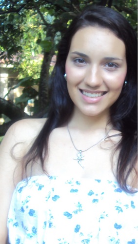 Leonina, 18 anos, estudante de direito pela ufpb, moda, gossip girl, narcisista, esmaltes, sushi e apaixonada pela vida =)